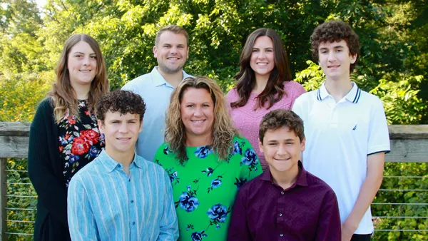 Chiropractor Eagan MN Shelly Recer With Family